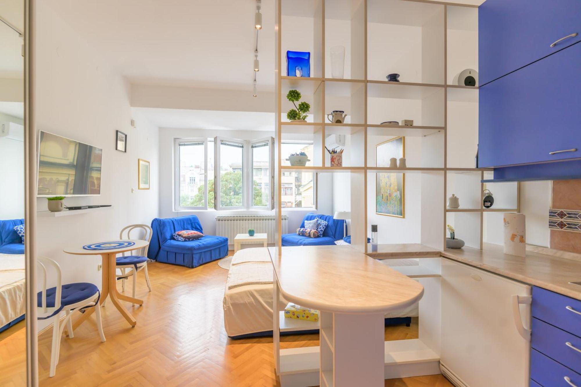 Silver Apartment *
